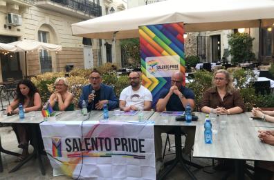 Lecce accoglie il Salento Pride 2025: «La Tua Famiglia» è ovunque ci sia rispetto