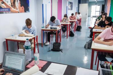 «Mi hanno umiliata all’orale»: la denuncia di Marina studentessa di Nardò riaccende il dibattito sul rispetto verso gli studenti