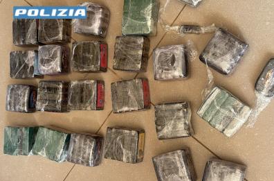Noicattaro, 16 kg di droga in una villetta: arrestati due uomini