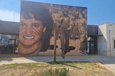 Un murale per Paola Clemente: la Flai Cgil ricorda la bracciante morta nei campi