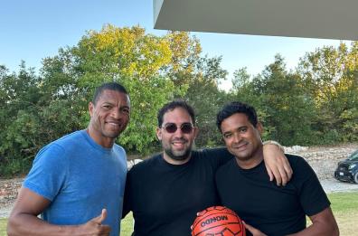 Dida e Serginho in vacanza a Polignano, l'ironia sui social: «Ufficiali al Polimnia!»