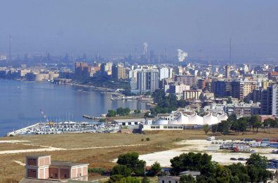 Ilva, gli enti locali studiano la bozza: poche ore per decidere sull’accordo