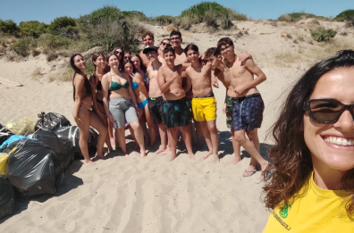 Lido Azzurro, l’impresa scout: l’alta squadriglia del Martina 1 impegnata nella pulizia della spiaggia