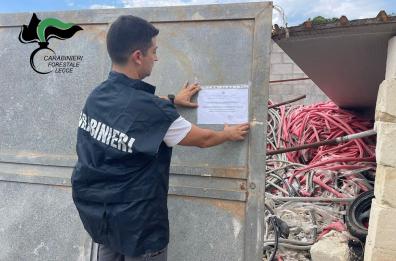 Seclì, scoperto deposito abusivo di rifiuti speciali: area di 3.000 mq sotto sequestro, denunciato proprietario