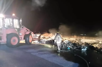 Manfredonia ancora in fiamme: incendio doloso tra le ecoballe di rifiuti sotto sequestro nella zona industriale