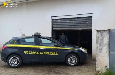 Evasione fiscale e reati ambientali: la GdF scopre 7 officine abusive nel Leccese, cinque denunce