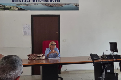Brindisi Multiservizi, «episodi strani» per i dipendenti: e a chi fa rispettare le regole incendiano l'auto