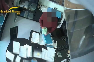 Bari, sequestro agli ex dirigenti della Asl: «Hanno fatto la bella vita grazie alle tangenti»