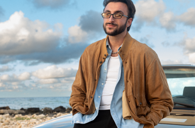 Keevuitton e quell&rsquo;&laquo;Attimo&raquo; che cambia tutto: luci al neon, malinconia r&eacute;tro e voglia di futuro