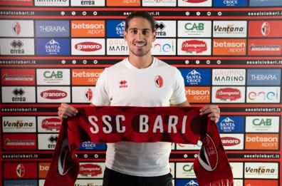 Calcio, Dimitrios Nikolaou è un nuovo rinforzo per la difesa del Bari
