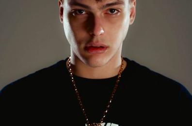 Kid Yugi, il rapper di Massafra si prepara al live al Parco Gondar. E sui social tuona contro il governo per l'Aia all'Ilva