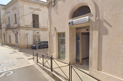 Banda tenta l'assalto a sportelli bancomat nel Leccese: due colpi falliti, fuggono a mani vuote