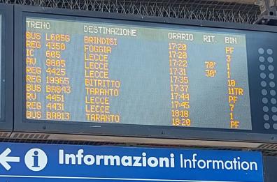 Treni, ancora disagi per i viaggiatori sulla Bari-Lecce: fino a 70 minuti di ritardo