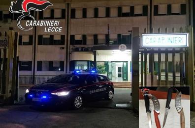 Scorrano, uomo semina il panico tra i passanti e lancia coltelli contro i  carabinieri: arrestato