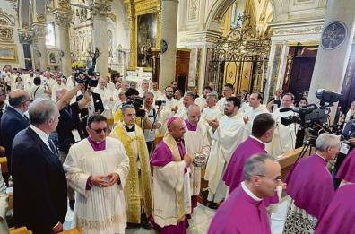 «Collaborare per il bene comune con uno sguardo alle persone fragili»: a Matera l’insediamento di mons. Ambarus