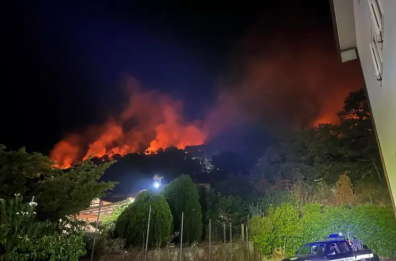 Notte di paura a S.Giovanni Rotondo: incendi vicino alle case in contrada Costa, evacuate 140 persone, Canadair in azione