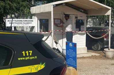 Un camping abusivo costruito su un'area demaniale destinata a parcheggi: sequestro e denuncia a Torre San Giovanni