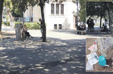Piazza Umberto a Bari, paura e degrado: passanti e turisti molestati, parcheggiatori abusivi e spaccio notturno