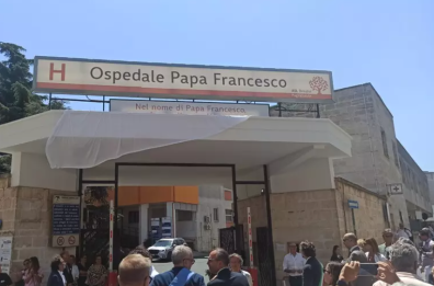 A Ostuni uno dei primi ospedali in Italia intitolati a Papa Francesco: la cerimonia