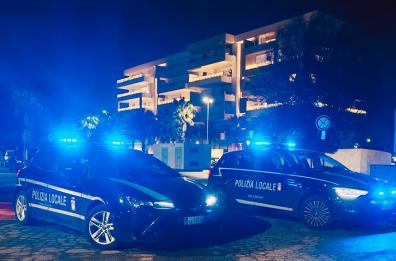 Bari, lite in piazza Umberto degenera e spuntano un coltello e un grosso masso: arrestato 20enne