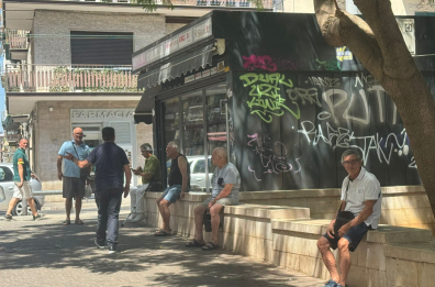Poca ombra e radici sollevate: a Bari il giardino della Chiesa Russa negato agli anziani