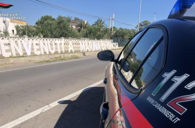 Prende a botte la fidanzata durante viaggio in auto da Potenza a Ginosa Marina, arrestato 28enne