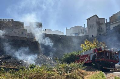 Incendio a Miglionico: il sindaco in prima linea per mettere in sicurezza i cittadini