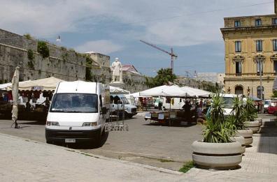 Piazza Libertini e area del Castello a Lecce, le varianti fanno slittare i lavori