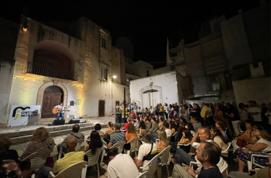 Tra «Chiostri e inchiostri» il pendolo della storia oscilla nel borgo antico di Noci