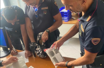 Lecce, 57enne fermato per un controllo, nello zaino aveva un chilo di eroina: arrestato