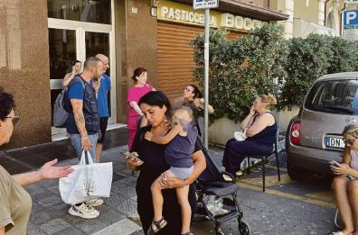 Bari, cede il solaio nella palazzina popolare: giornata da incubo in corso Sonnino