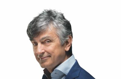 Tra risate e misteri, Vincenzo Salemme porta a Lecce e Trani «Ogni promessa è debito»