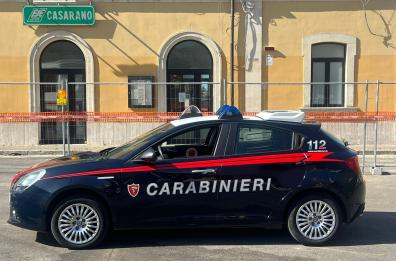 Gli chiedono di abbassare la musica e aggredisce gli operatori: arrestato passeggero sul treno per Casarano