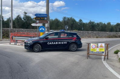 Calimera, sbanda con l'auto e finisce nel fosso di un cantiere: morta 77enne