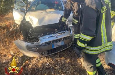 Scontro tra due auto sulla SP26 tra Ceglie e Francavilla: tre feriti, abbattuto un semaforo