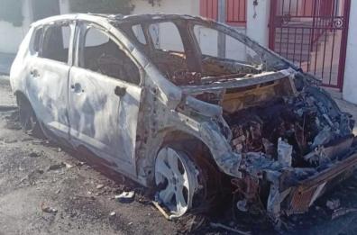 A fuoco auto a Margherita di Savoia e San Ferdinando di Puglia: nel mirino un un funzionario comunale e un vigile urbano