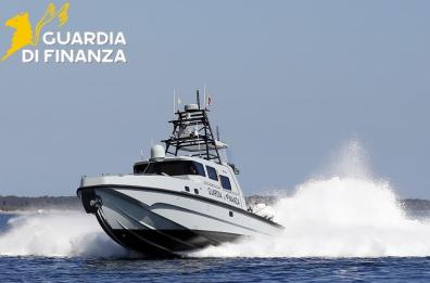 Manfredonia, imbarcazioni tirate a secco e lasciate in banchina senza il via libera delle autorità doganali: sanzioni per 168mila euro