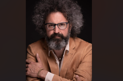 «Dalle tenebre alla luce», Simone Cristicchi riabbraccia il palco: un'estate in tour per vent'anni di musica e rinascita