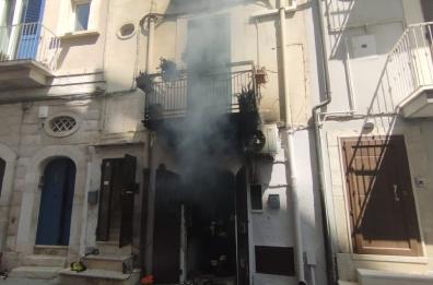 Paura a Corato, esplode bombola a gas e scoppia incendio in casa: ustionate una donna e una bambina, sono gravi