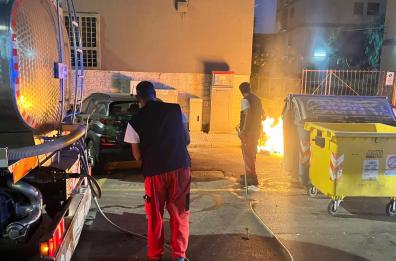 Cassonetto in fiamme nella notte a Japigia: «Qualcuno era stufo di vedere i rifiuti in via Caldarola»