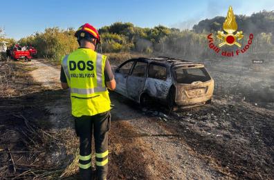 Incendio in un canneto a Marina di San Foca: fiamme domate dai Vigili del Fuoco