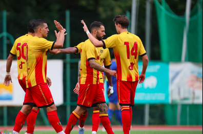 Lecce avanti piano, Helgason decisivo