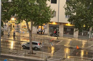 Temporali, fulmini e grandine in arrivo sulla Puglia: scatta l’allerta meteo gialla. A Bari violento acquazzone