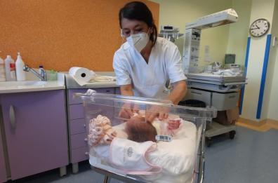 Brindisi, va in ospedale per dolori addominali e partorisce una bimba: non sapeva di essere incinta
