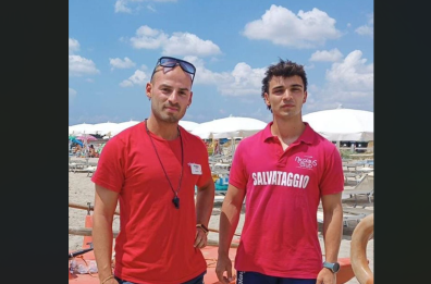 Torre Mozza, il vento li spinge al largo impedendogli di tornare a riva: bimbo e papà salvati da due bagnini