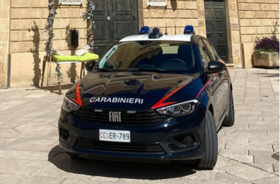 Campi Salentina, 42enne evade i domiciliari e aggredisce un cittadino: arrestato