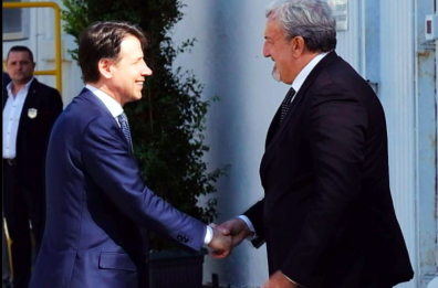 Bagarre nel centrosinistra, il veto di Conte su Emiliano fa infuriare il Pd: «Ingrato»