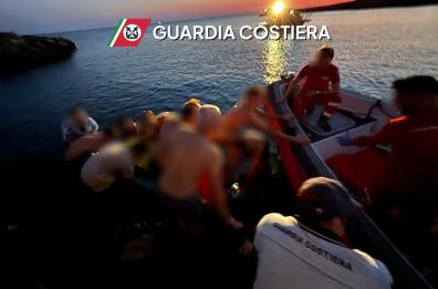 Porto Selvaggio, turista 25enne si infortuna dopo un tuffo in mare: soccorso dalla guardia costiera