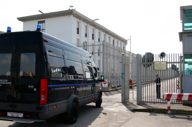 Taranto, avevano portato droga in cella per i detenuti: ai domiciliari le due donne