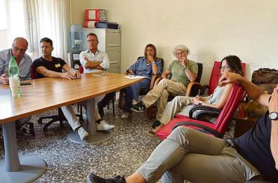 Porta a porta a Bari, carrellati più piccoli e dotati di chiavi: il Comune apre alle richieste degli esercenti